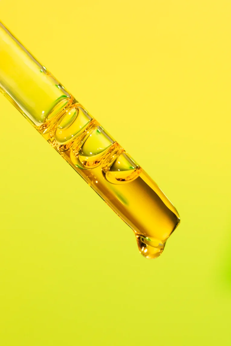 Roseglowdropperknicole 900x