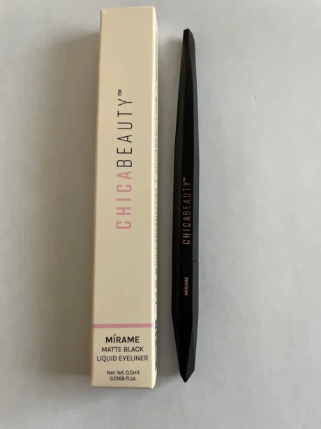 CHICA BEAUTY      MÍRAME Liquid Black Eyeliner